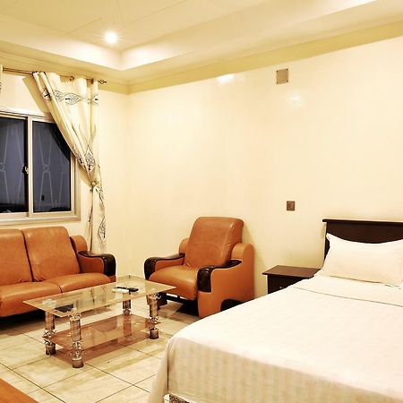Shanghai Hotel NʼDjamena エクステリア 写真