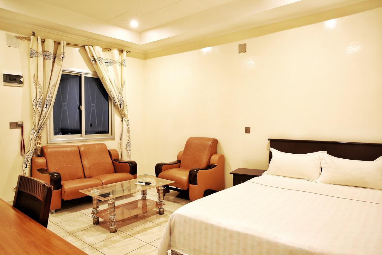 Shanghai Hotel NʼDjamena エクステリア 写真
