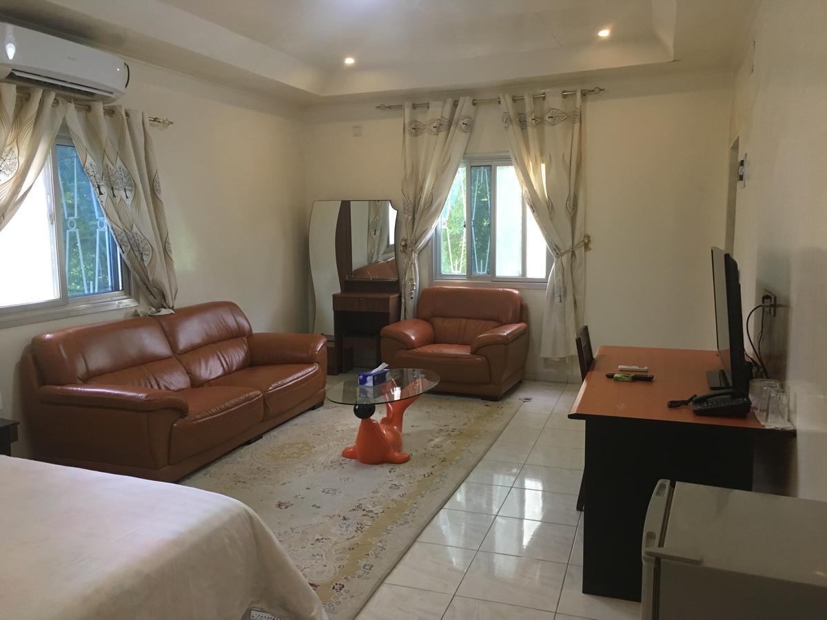 Shanghai Hotel NʼDjamena エクステリア 写真